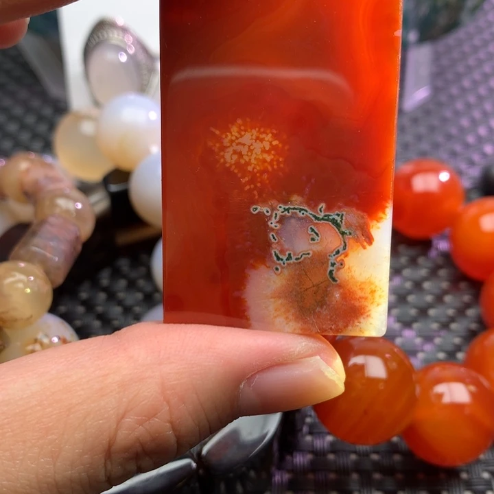 敬***业玛瑙/玉髓未镶嵌颈饰