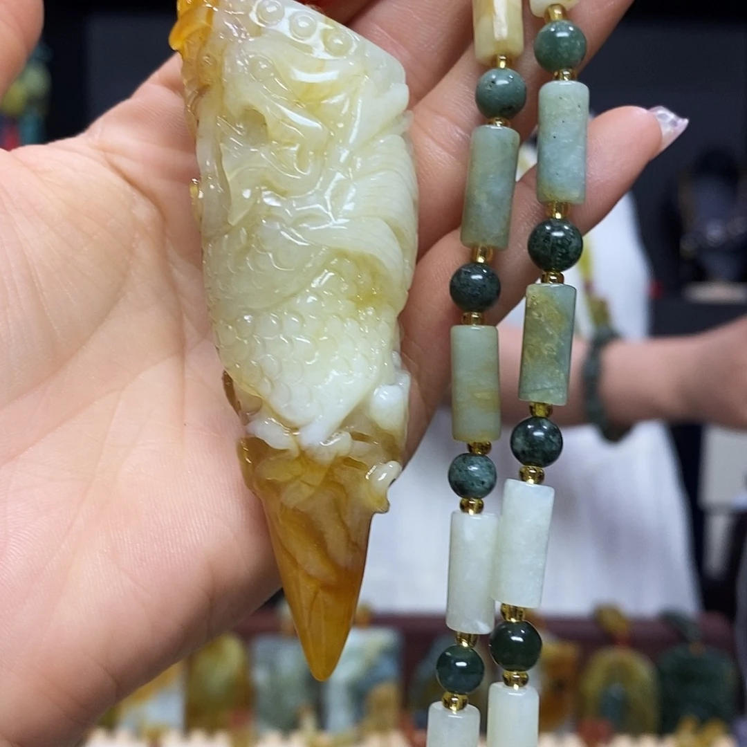 岫玉未镶嵌挂件吊坠