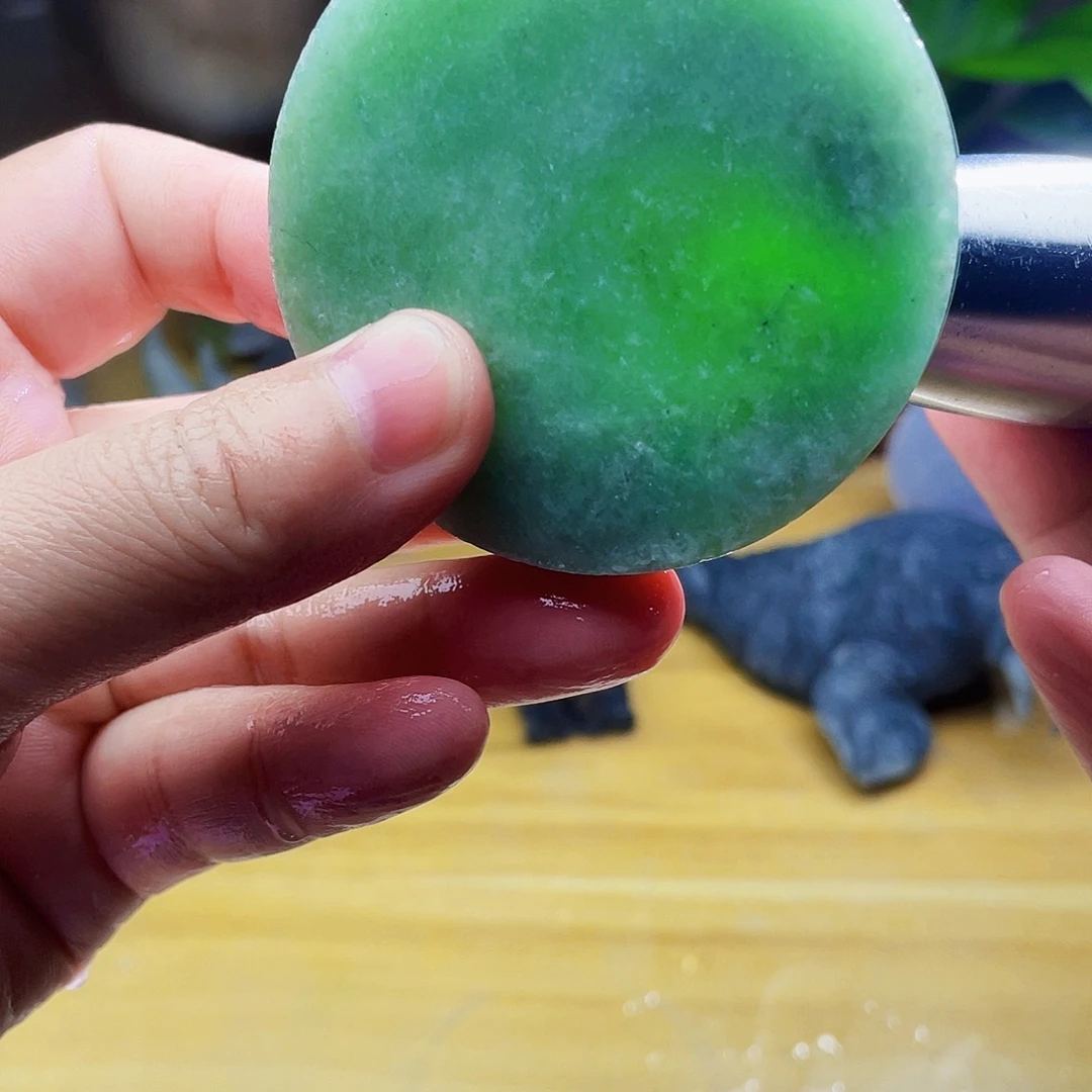 翡翠未镶嵌颈饰毛料7