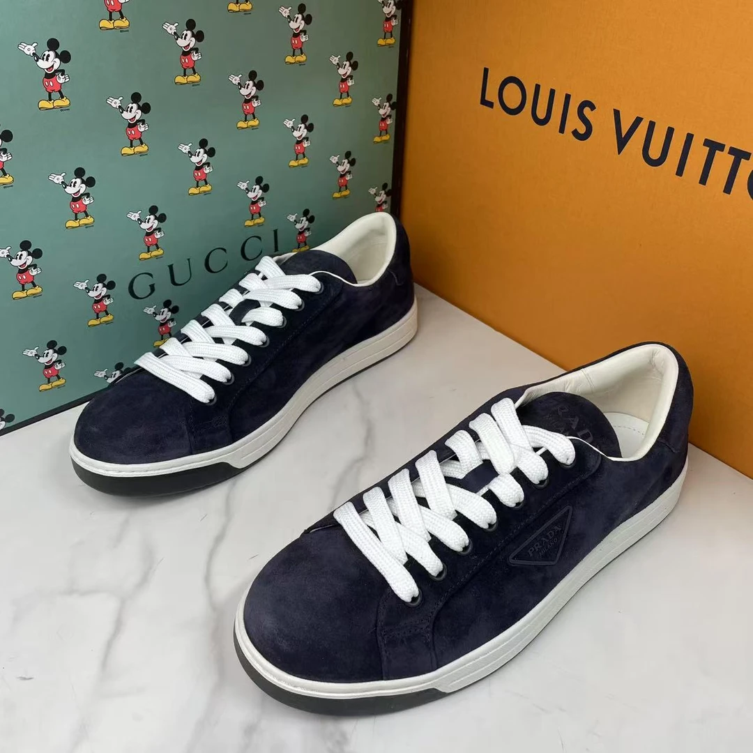 未使用 Prada/普拉达 蓝色时尚百搭麂皮三角标舒适板鞋/多个码数