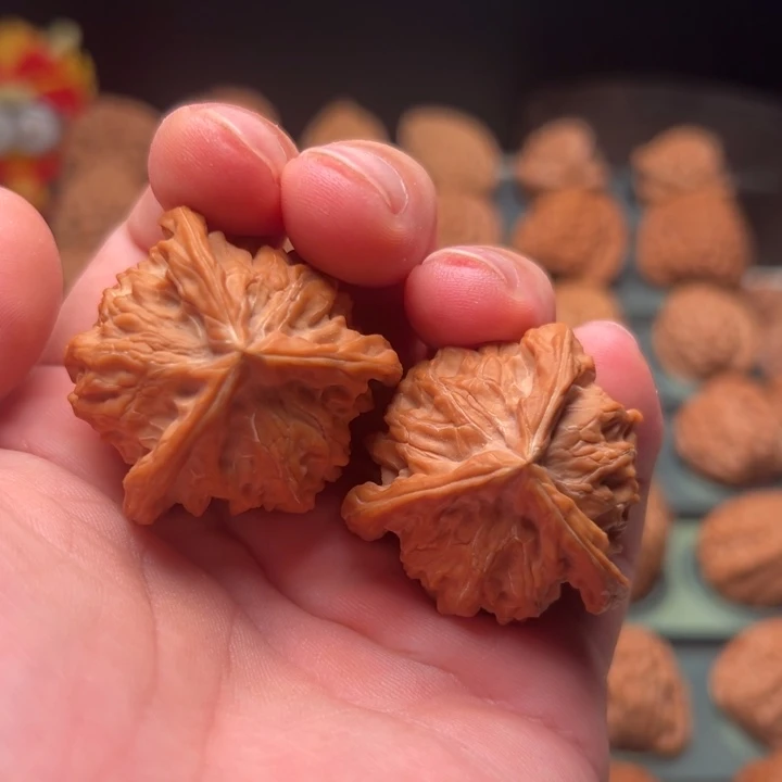 核桃盘山三棱文玩核桃