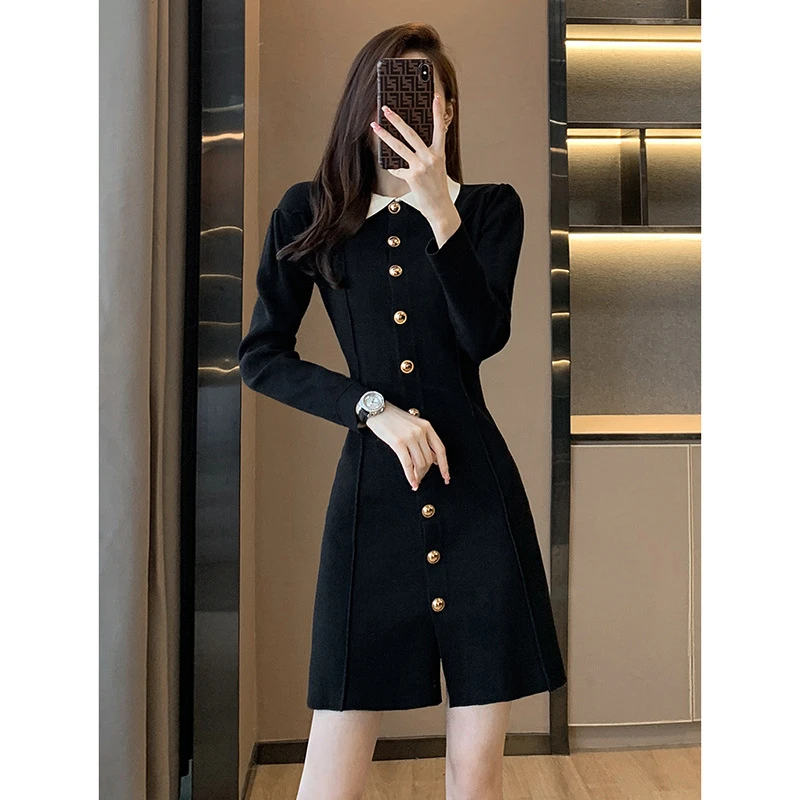 赫本风撞色翻领单排扣小黑裙秋季新款收腰显瘦A字长袖打底连衣裙