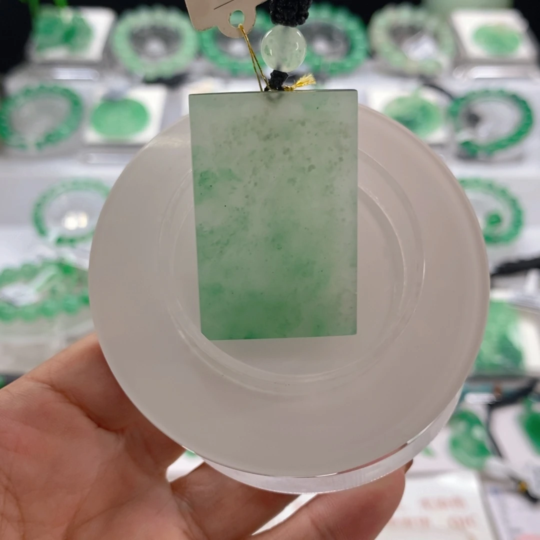 颈饰未镶嵌石英质玉