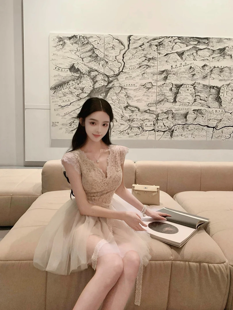 【轻纱曼舞】法式V领蕾丝拼接网纱设计收腰显瘦无袖连衣裙仙气短裙