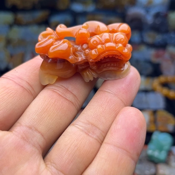 石英质玉（黄龙玉）未镶嵌颈饰