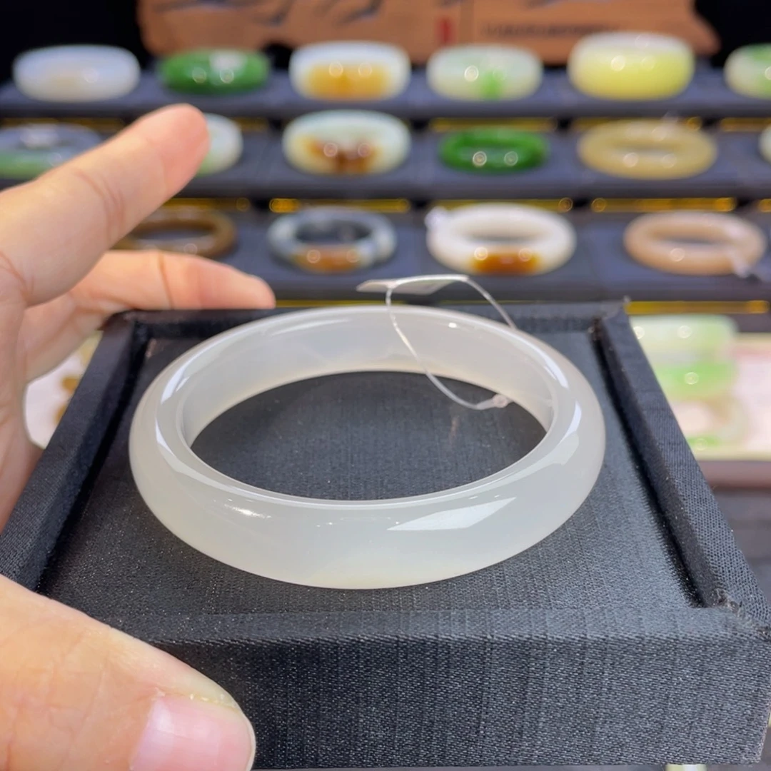 和田玉未镶嵌手镯高冰白