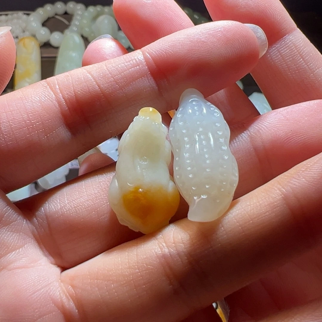 和田玉未镶嵌颈饰心****^