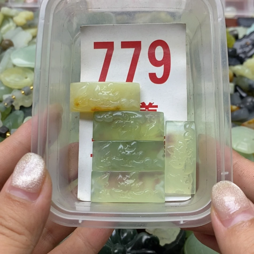 透闪石-蛇纹石玉未镶嵌挂坠