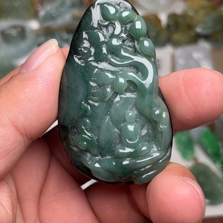 翡翠未镶嵌颈饰悟道