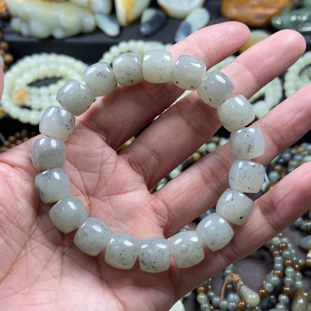 和田玉未镶嵌把件