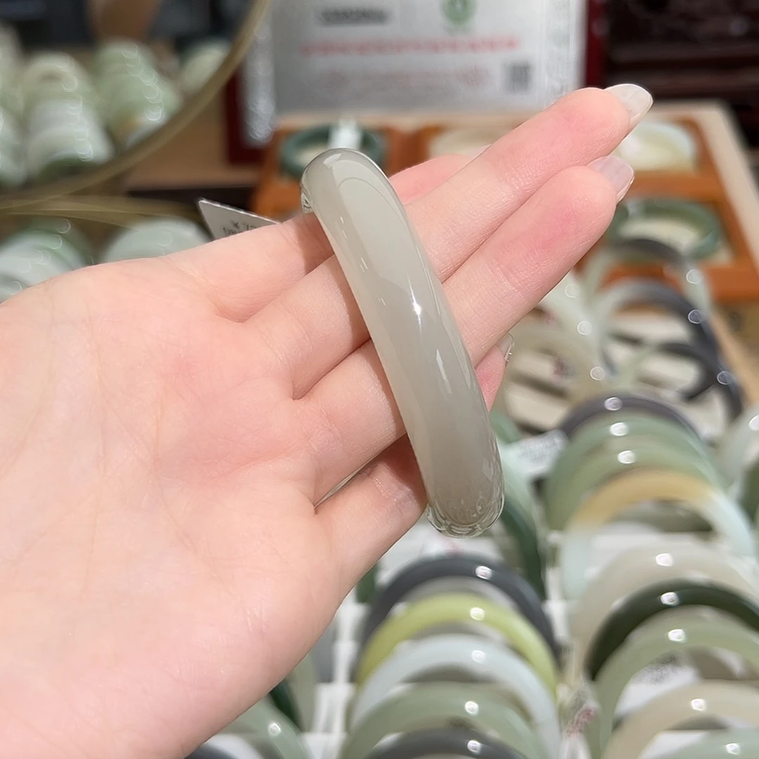 未镶嵌手镯和田玉并将粉紫轮胎 56