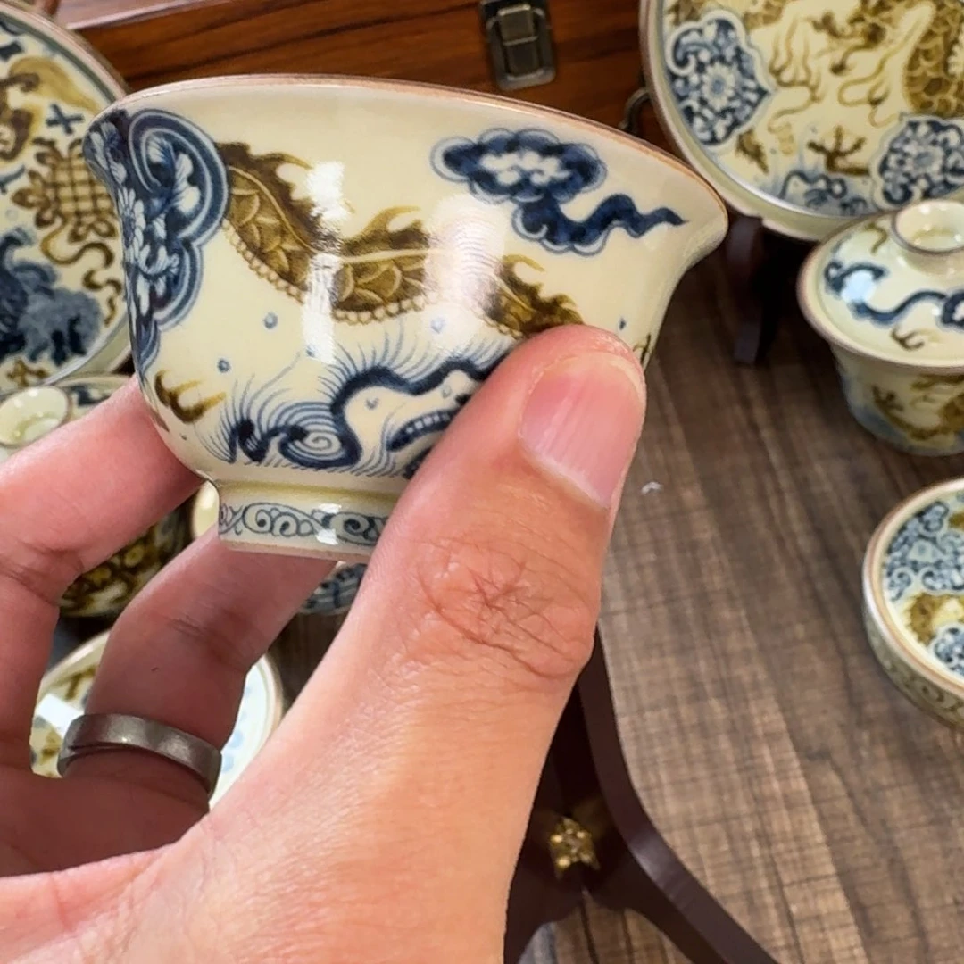 杯釉里金如意穿花龙客杯