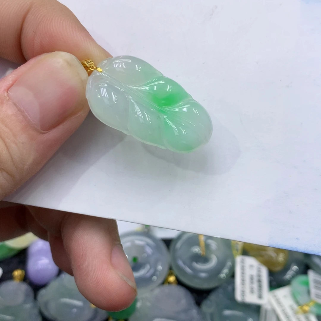 翡翠18K金镶嵌颈饰翡翠