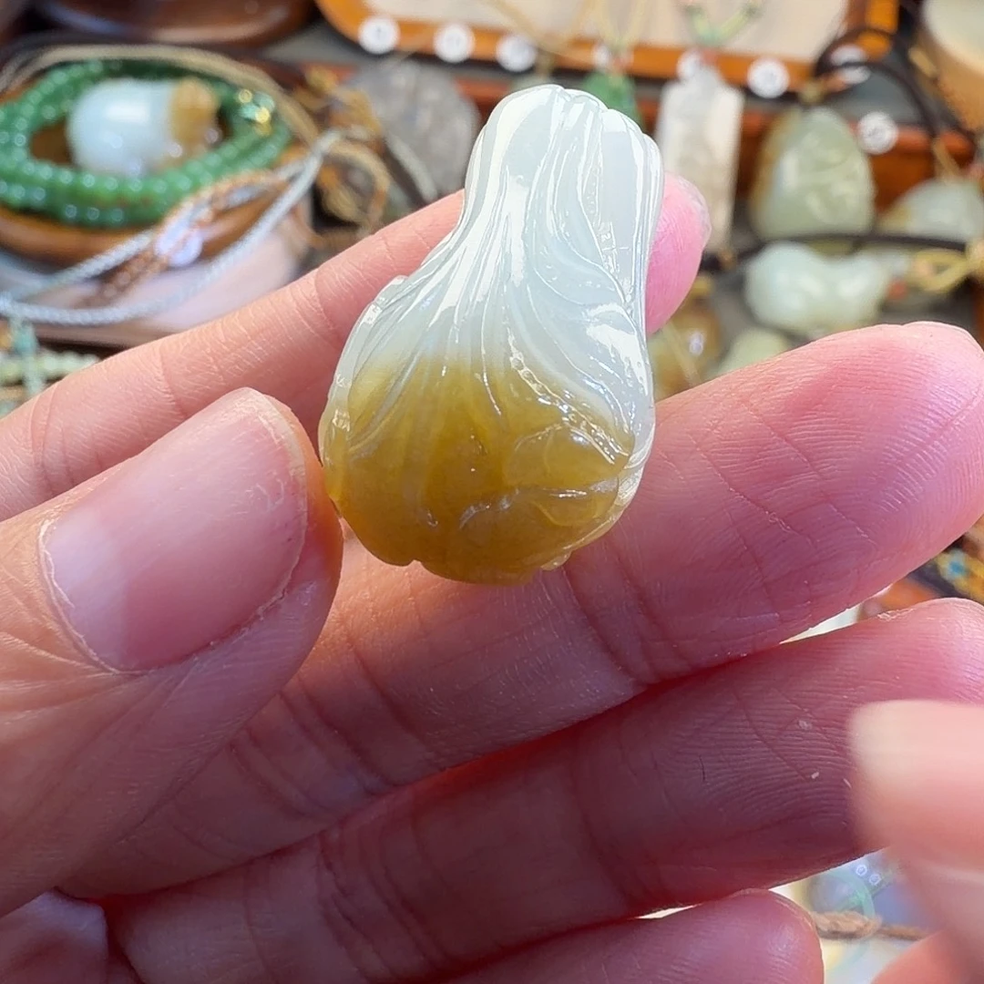 浩***宇和田玉未镶嵌颈饰