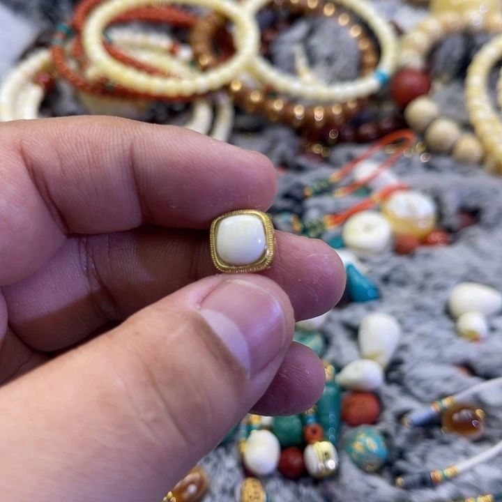 琥珀未镶嵌珠宝奇石120