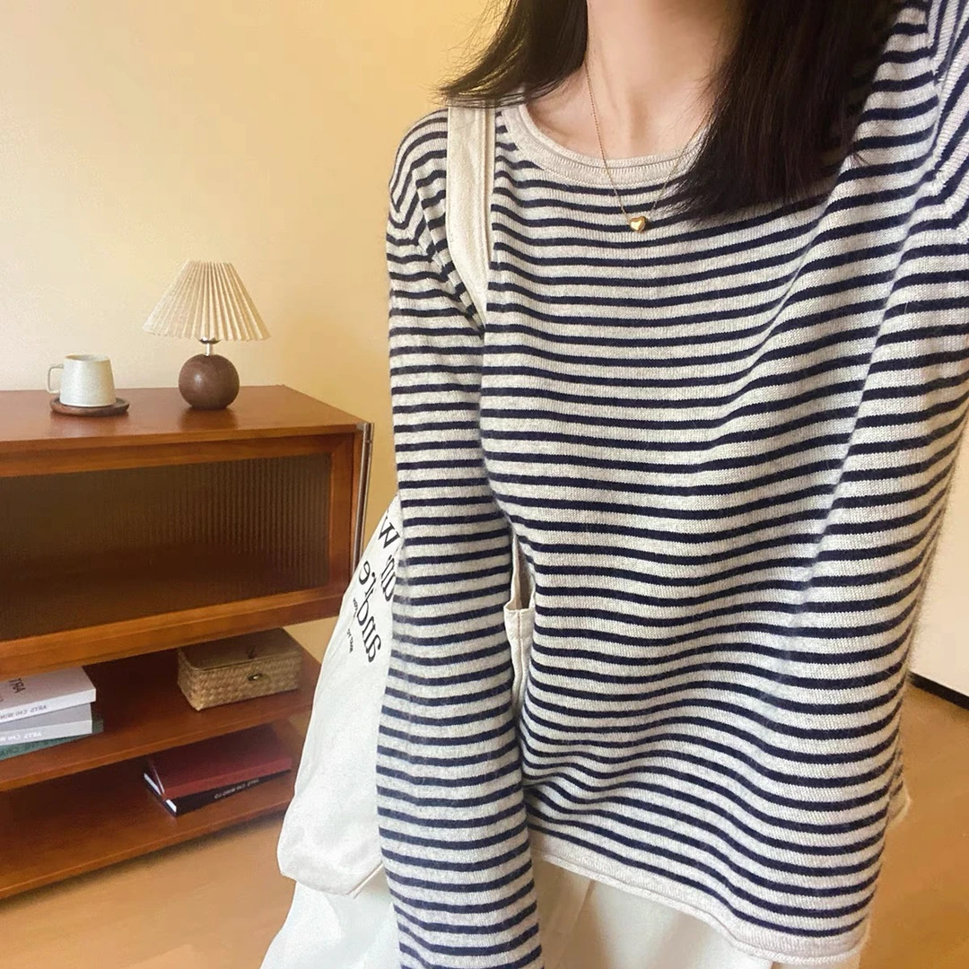Z-21 圆领套头宽松软糯长袖细条纹打底针织衫