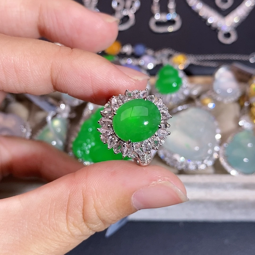 翡翠18K金镶嵌戒指