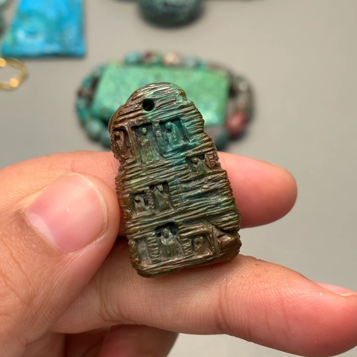 绿松石未镶嵌颈饰