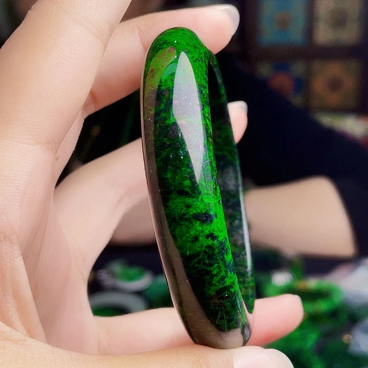 翡翠未镶嵌颈饰多样性58.4