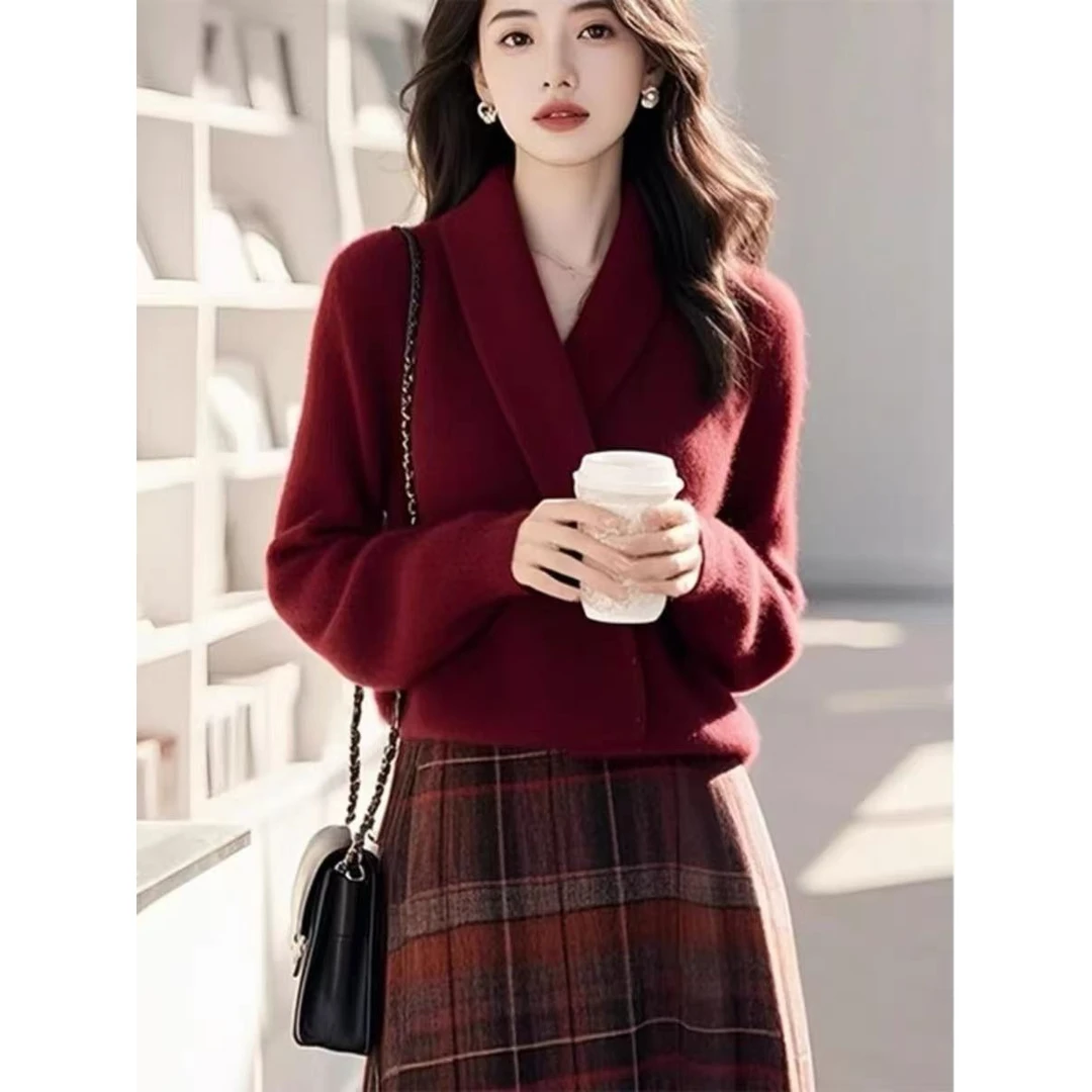 入冬穿搭小香风气质轻熟小香风氛围感红色上衣女潮