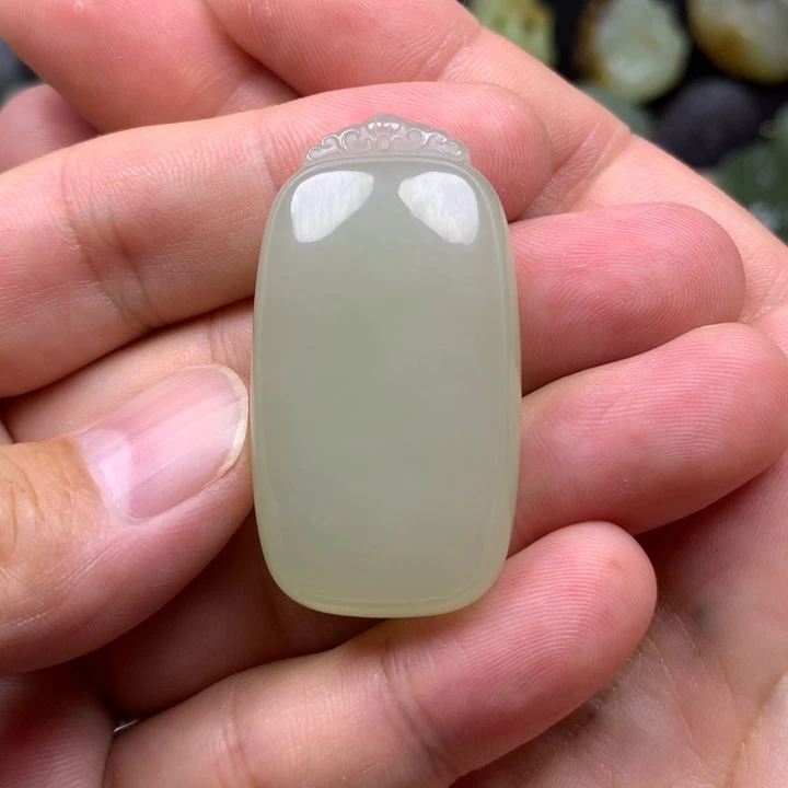 吉***意颈饰未镶嵌和田玉