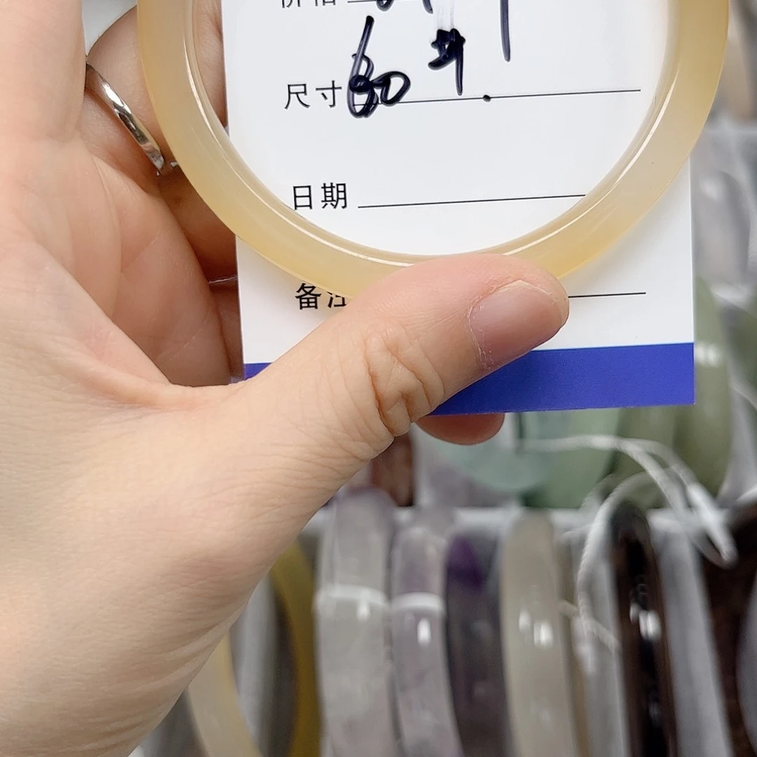 未镶嵌手镯石英质玉