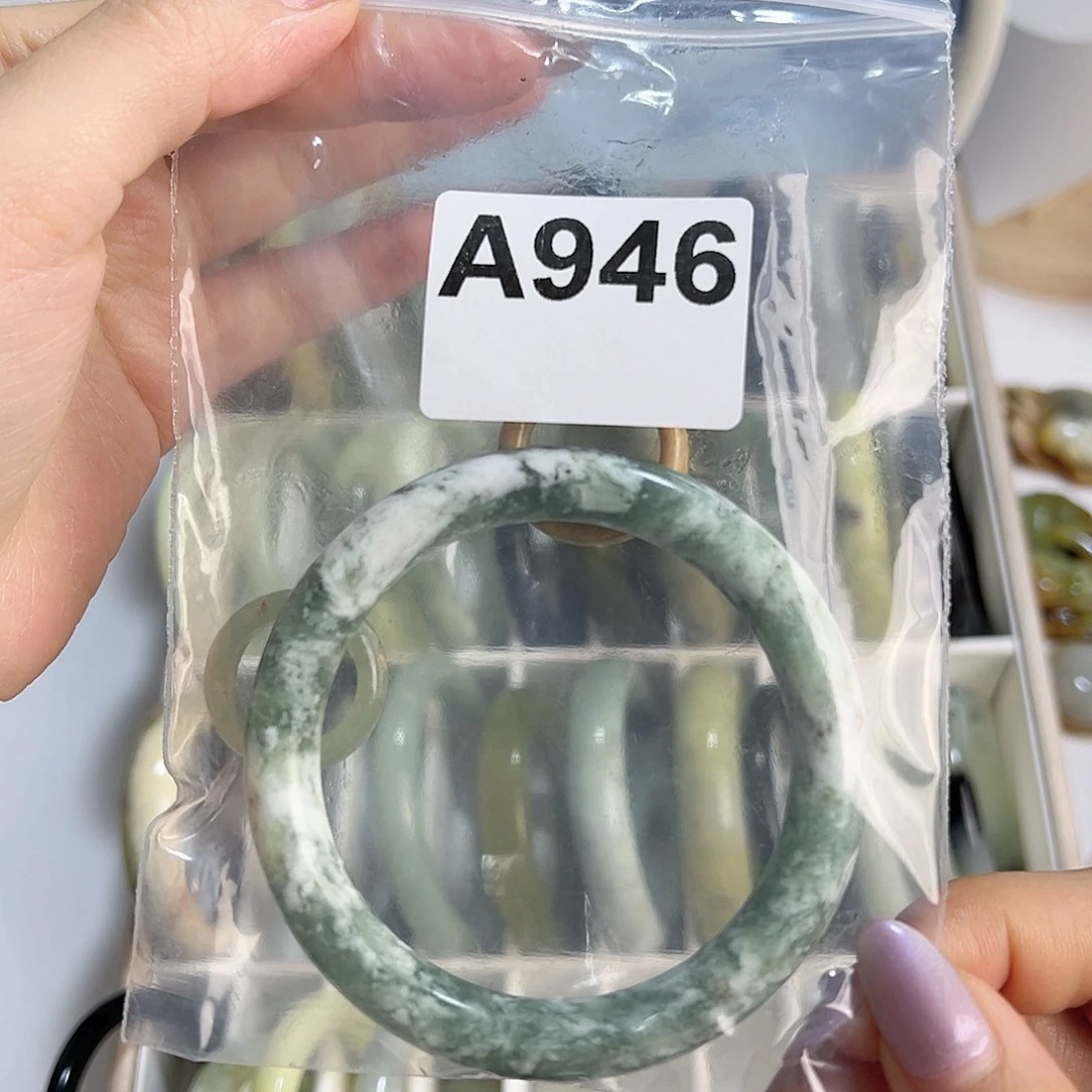蛇纹石玉手镯未镶嵌我****⁵