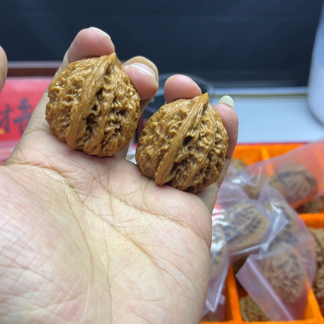文玩核桃吊坠虎头全品