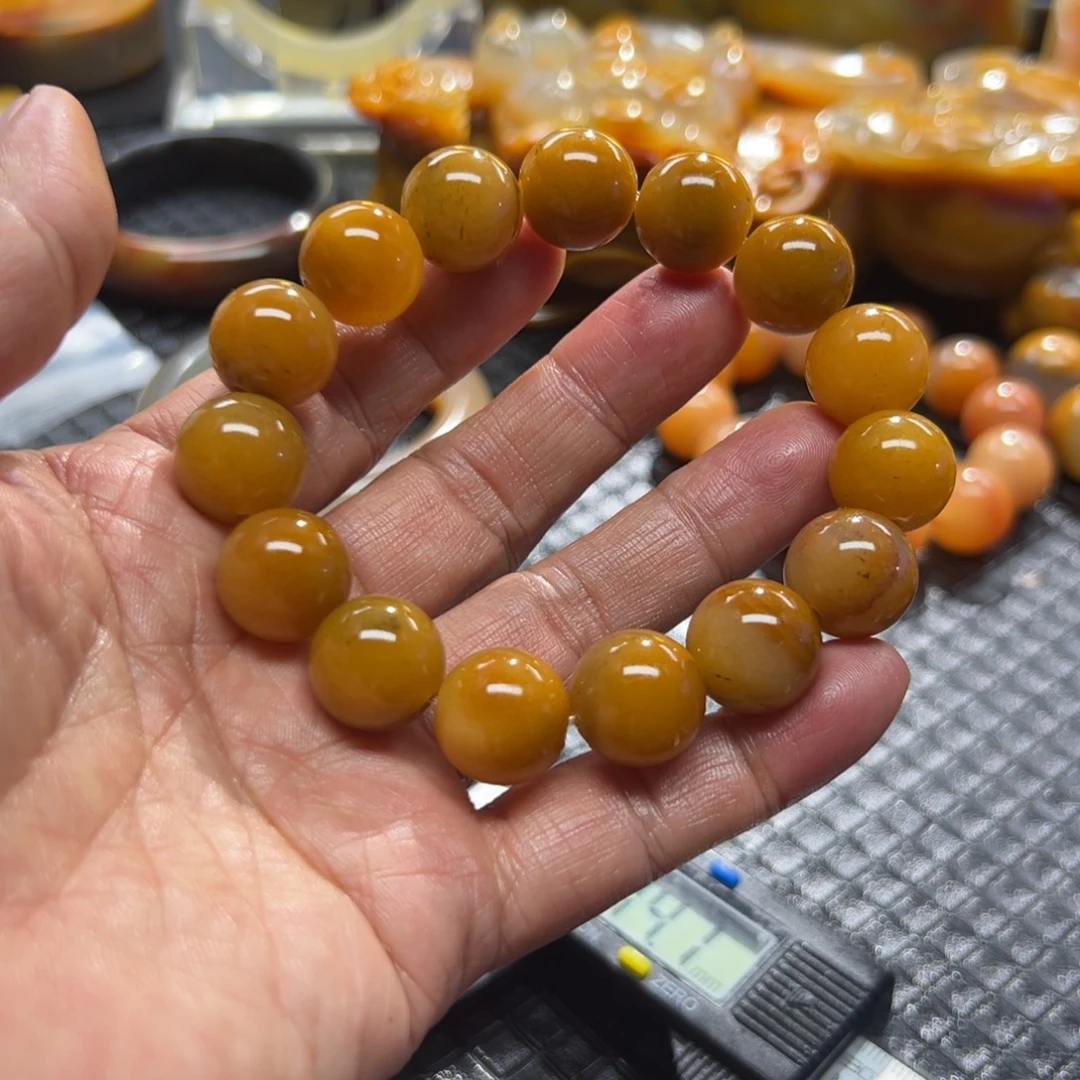 石英质玉未镶嵌颈饰