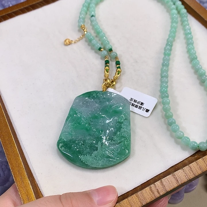 翡翠未镶嵌颈饰翡翠吊坠