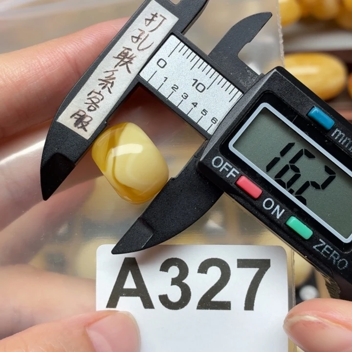 用***4蜜蜡未镶嵌裸石蜜蜡