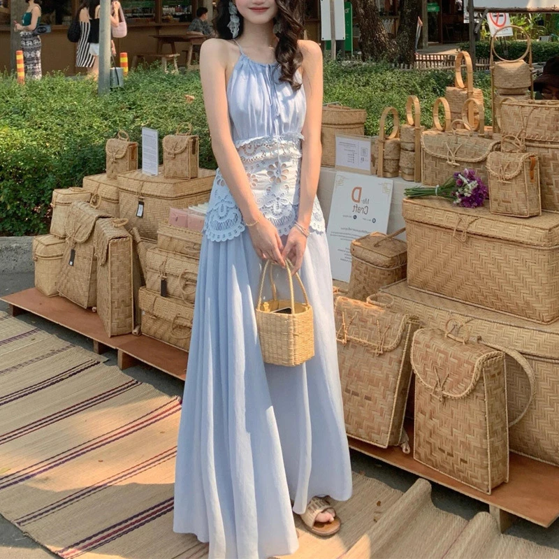 法式度假风挂脖镂空绣花系带连衣裙女高级感洋气减龄收腰显瘦长裙