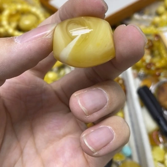 蜜蜡未镶嵌裸石吊坠