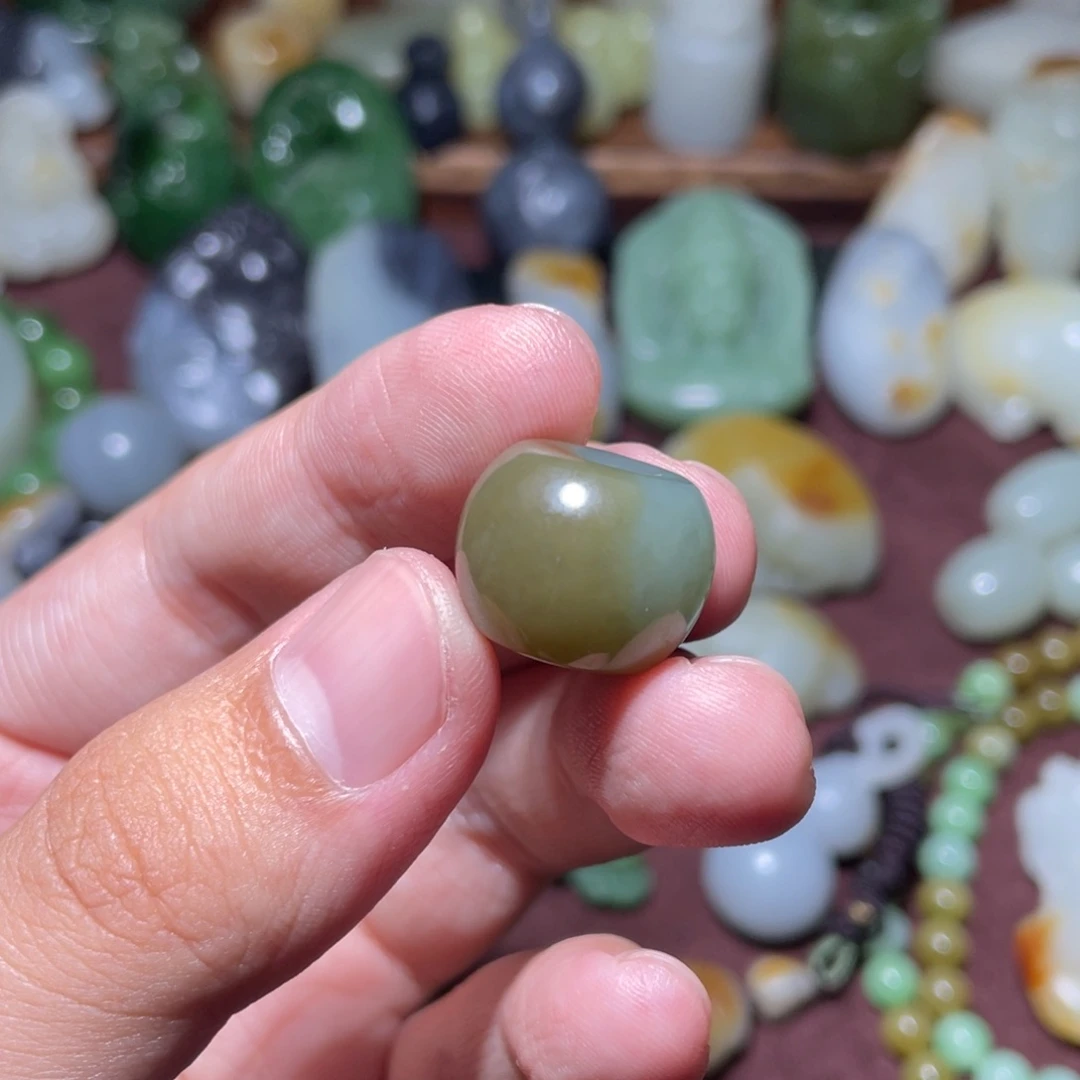 和田玉颈饰未镶嵌宋**墙