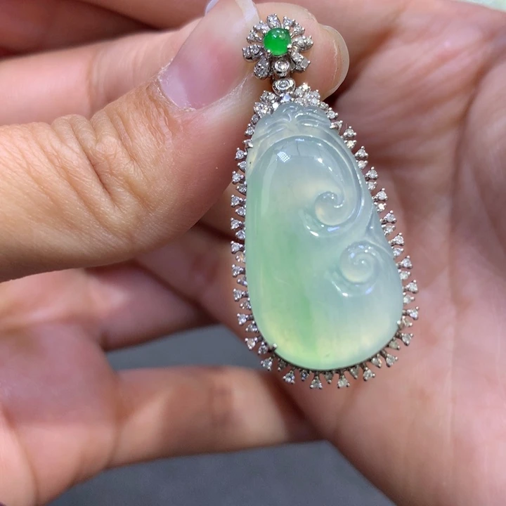 翡翠颈饰18K金镶嵌翡翠