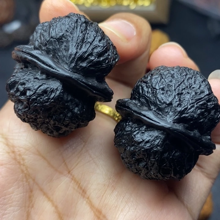 文玩核桃把件38尺饕餮金蟾