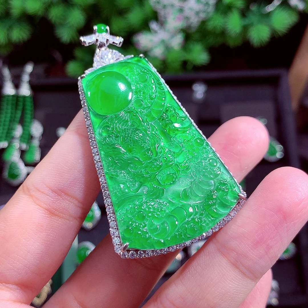 颈饰未镶嵌翡翠天然