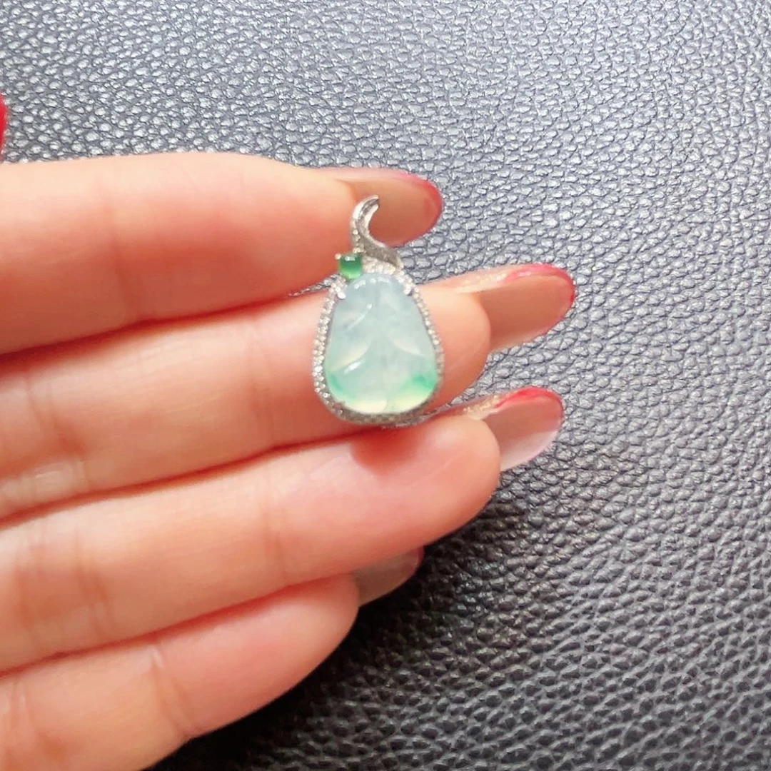 翡翠吊坠(不含链)18K金镶嵌