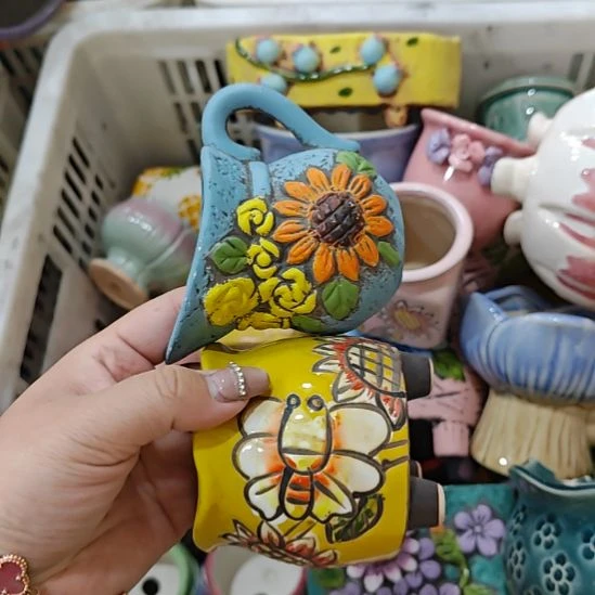 当场拍满15元发货不凑不发，花盆盆口不方不圆有针孔黑点是正常的，