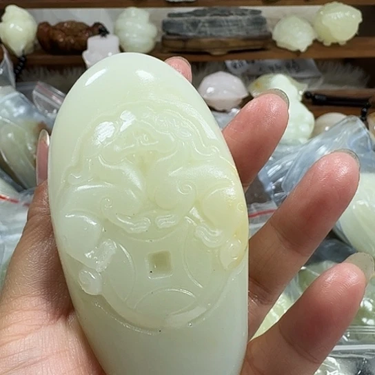 飞***白砖雕石头手把件石头手把件