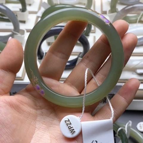 白***淼未镶嵌手镯和田玉