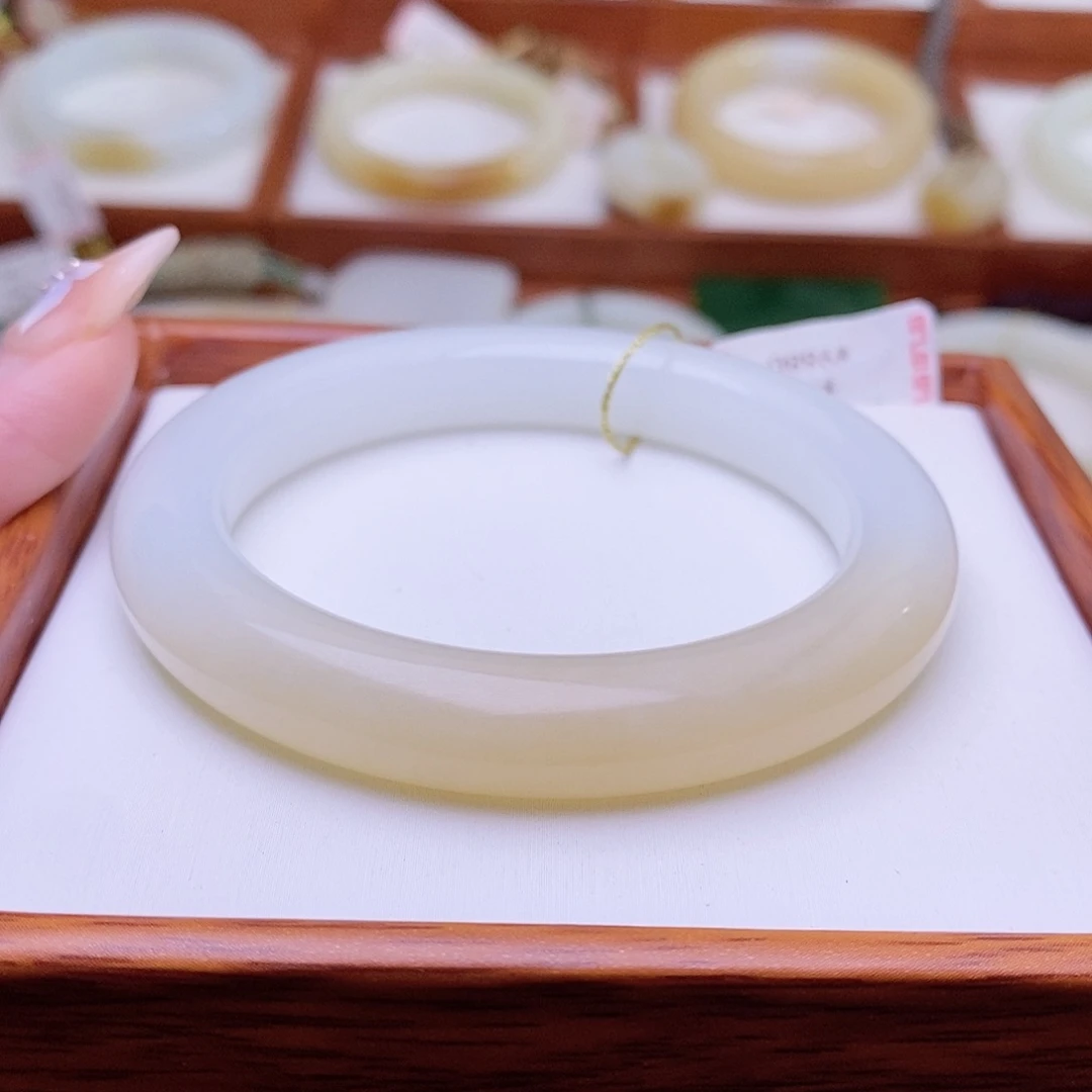 和田玉手镯未镶嵌53