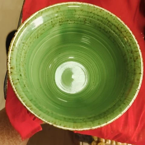 瓷片盘子，碗，瓶子，沙锅，茶壶，微瑕疵！