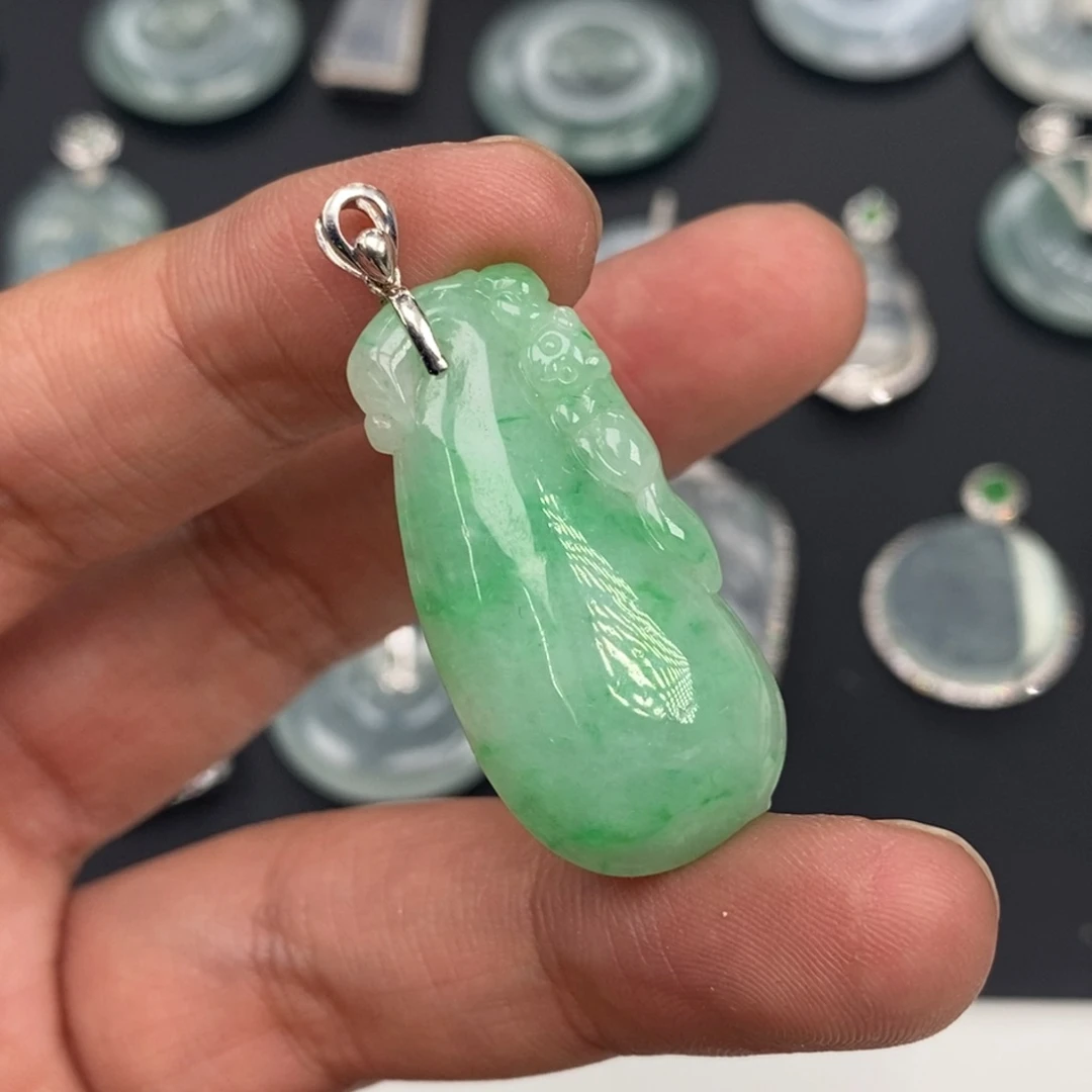 翡翠未镶嵌颈饰翡翠