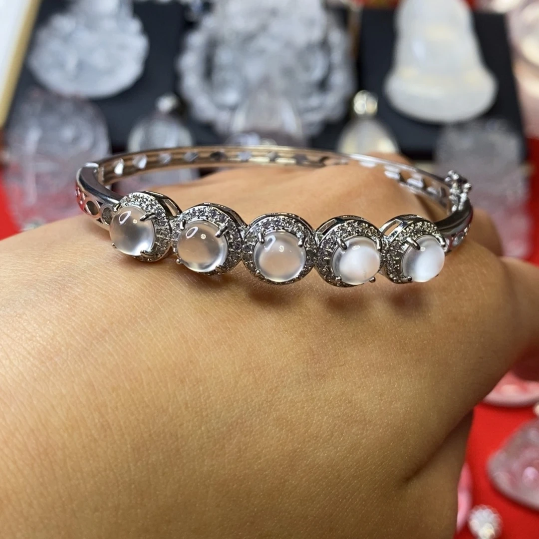 石英质玉合金吊坠