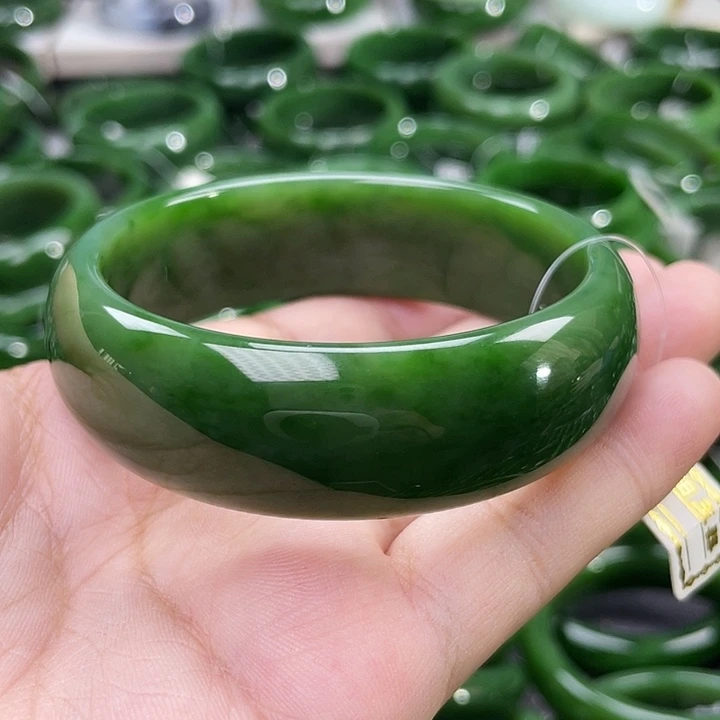 未镶嵌手镯和田玉（碧玉）