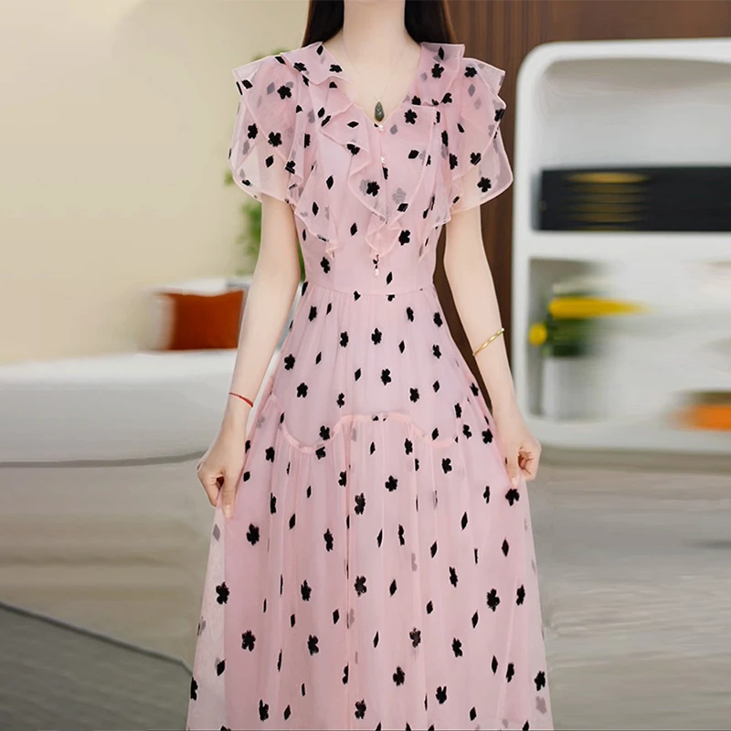 五一外出游玩女神范粉色连衣裙2025年夏季新款高级感修身显瘦裙子