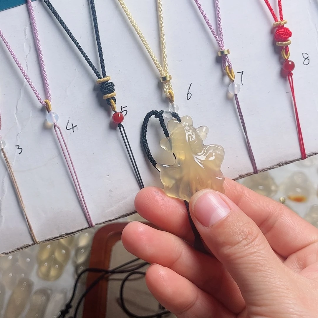 玛瑙/玉髓颈饰未镶嵌一****?