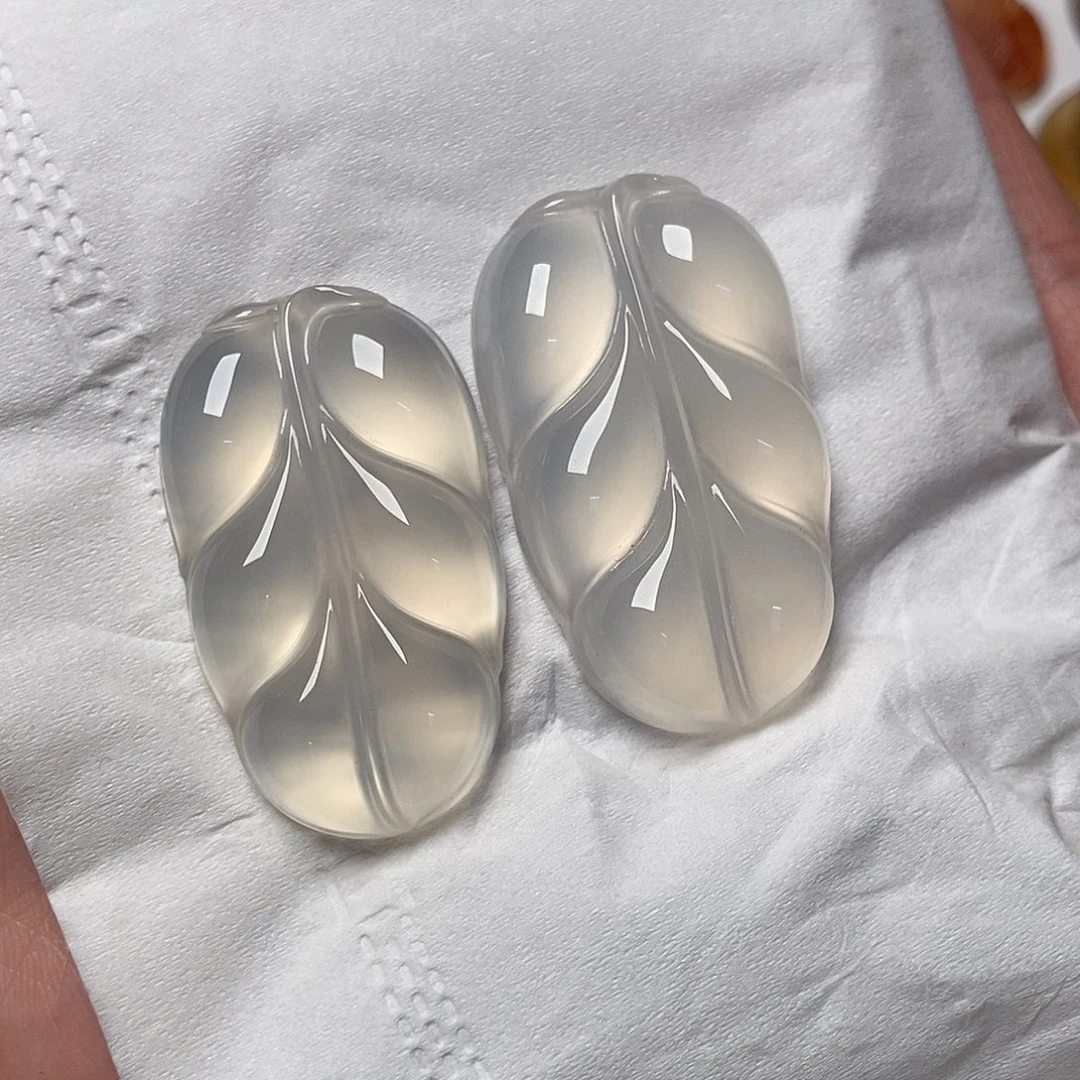 L***.玛瑙/玉髓未镶嵌颈饰