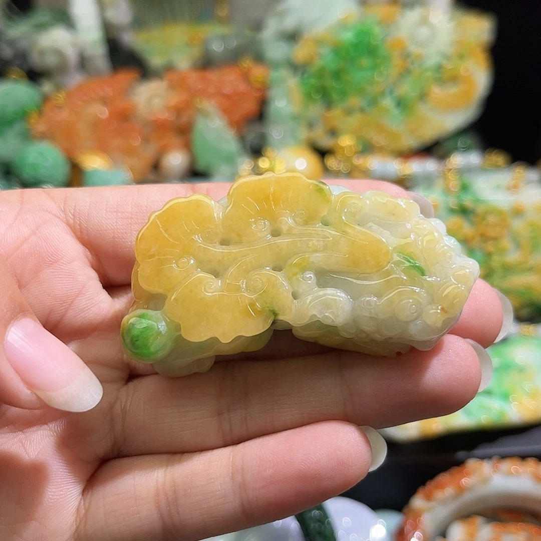 翡翠未镶嵌颈饰待编织